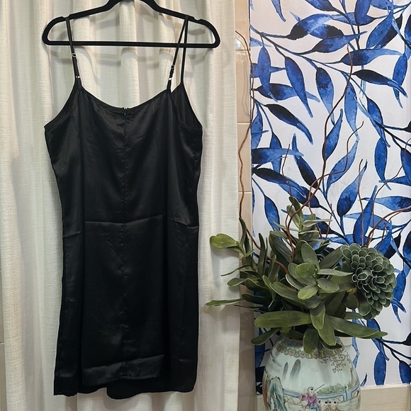 NWT Women’s Boohoo Black 100% Polyester V Neck Zip Up Slip Dress Size Large - Picture 5 of 8